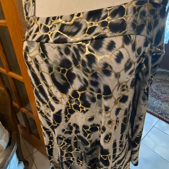 Black Animal print blouse with gold veins in and capris pants wide legs - Picture 4 of 8